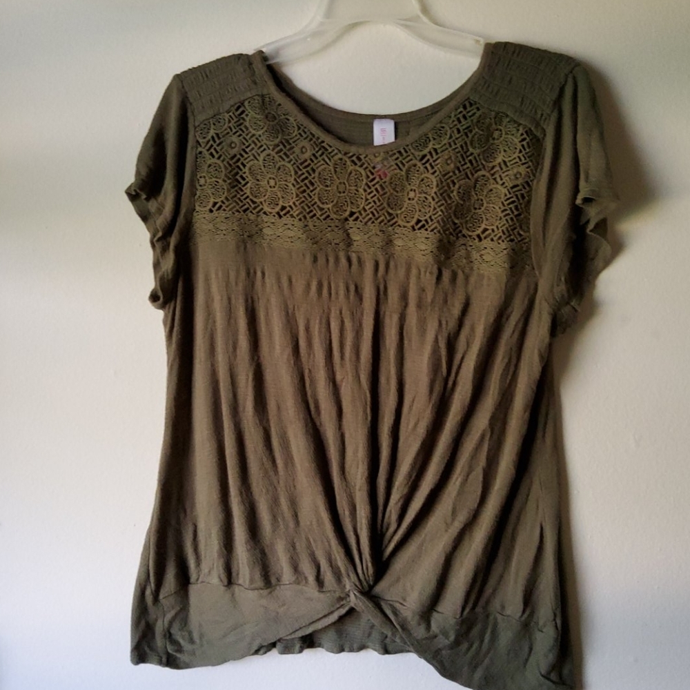 Green flower tee